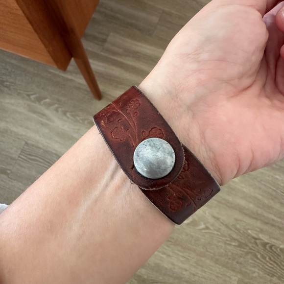 Vintage Leather Bracelet - Picture 2 of 2